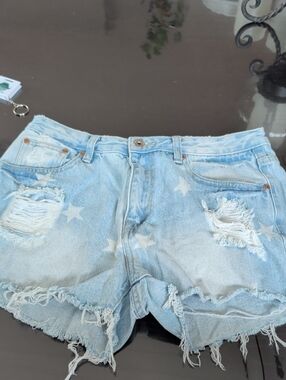 L. Dance & Marvel Light Blue Star-Print Distressed Denim Shorts